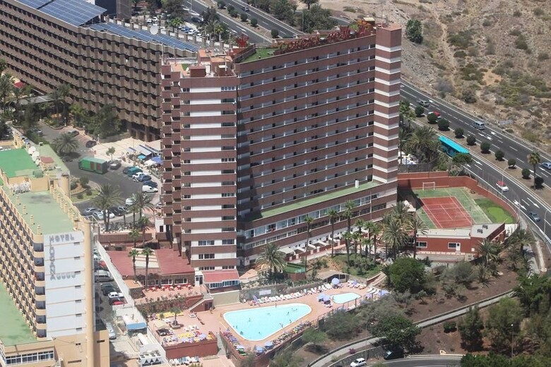 Aparthotel Corona Roja