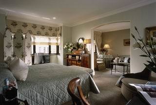 Hotel The Capital