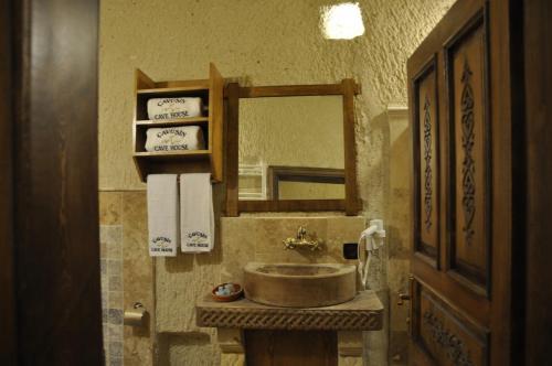 Bed & Breakfast �avu?in Cave House