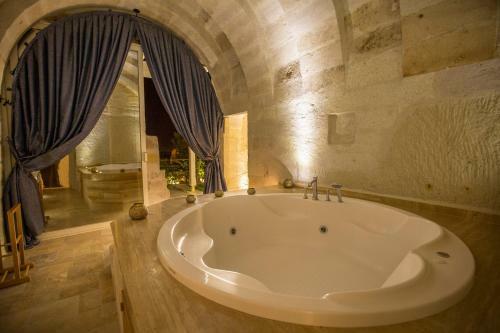 Hotel Azure Cave Suites