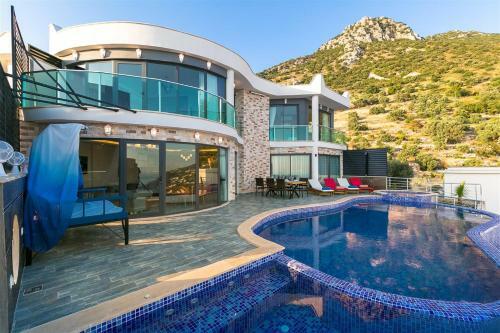 Villa Manolya