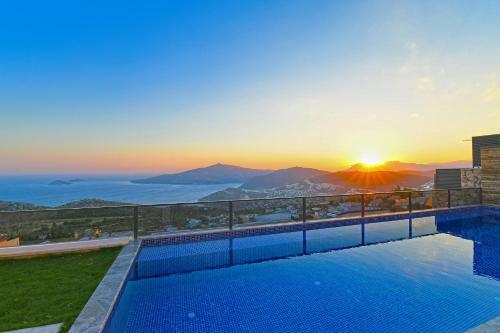 Villa Bond