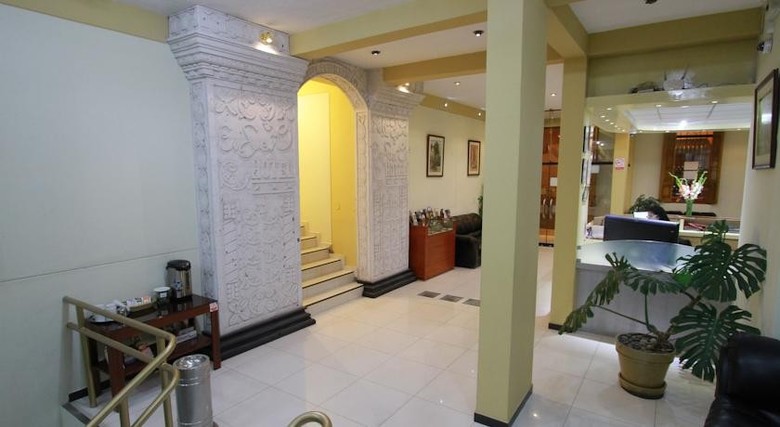 Hotel Ensue�o