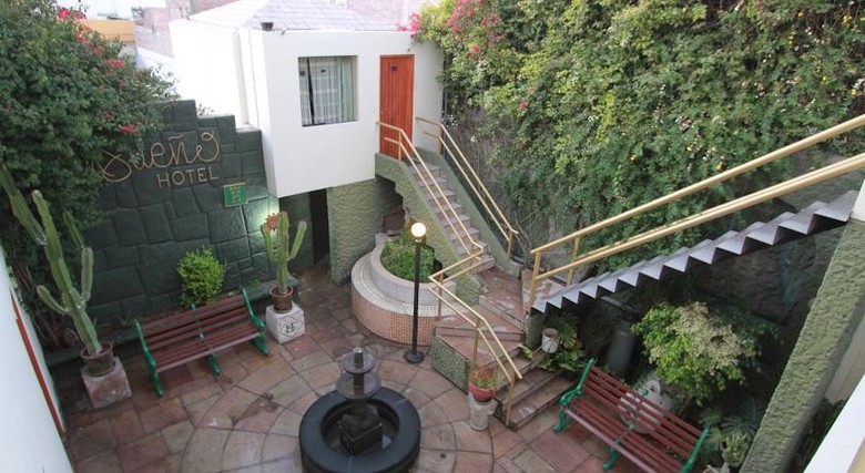 Hotel Ensue�o