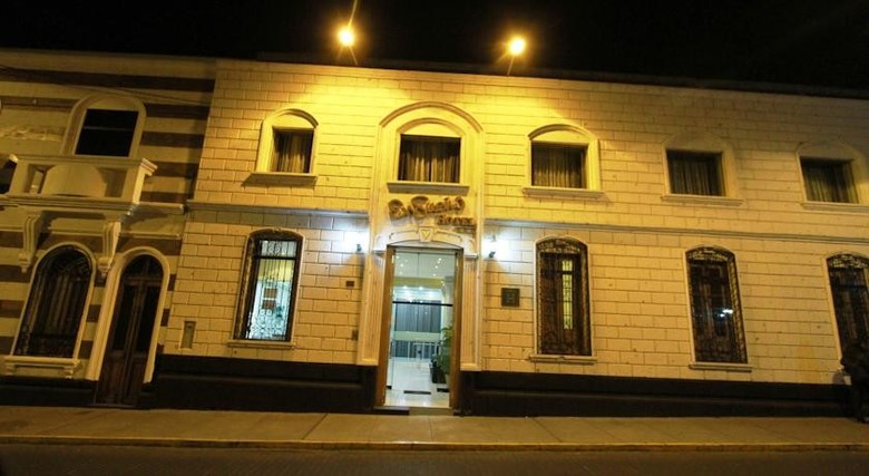 Hotel Ensue�o