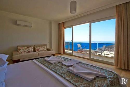 Kalkan Villa Sleeps 17 Pool Air Con Wifi