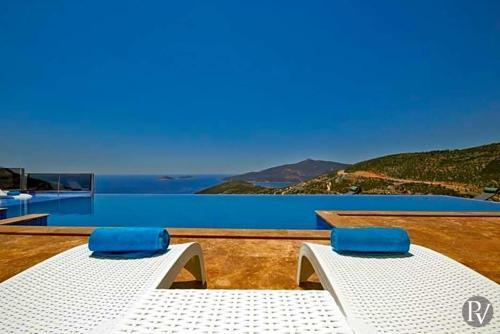 Kalkan Villa Sleeps 17 Pool Air Con Wifi