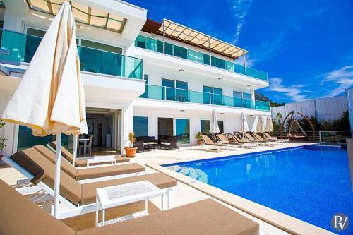 Kalkan Villa Sleeps 14 Pool Wifi
