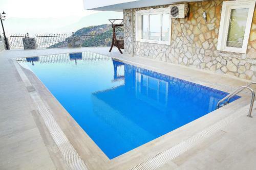 6 Bedroom Villa With Private Pool