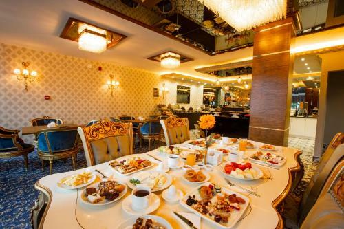 Real King Suite Hotel