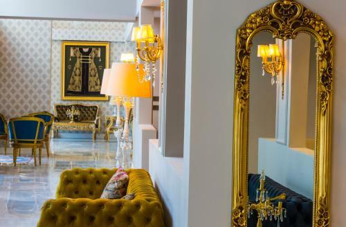 Real King Suite Hotel