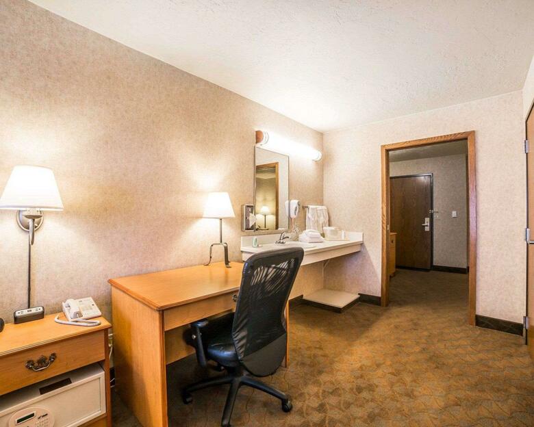 Hotel Quality Inn  Suites Brossard