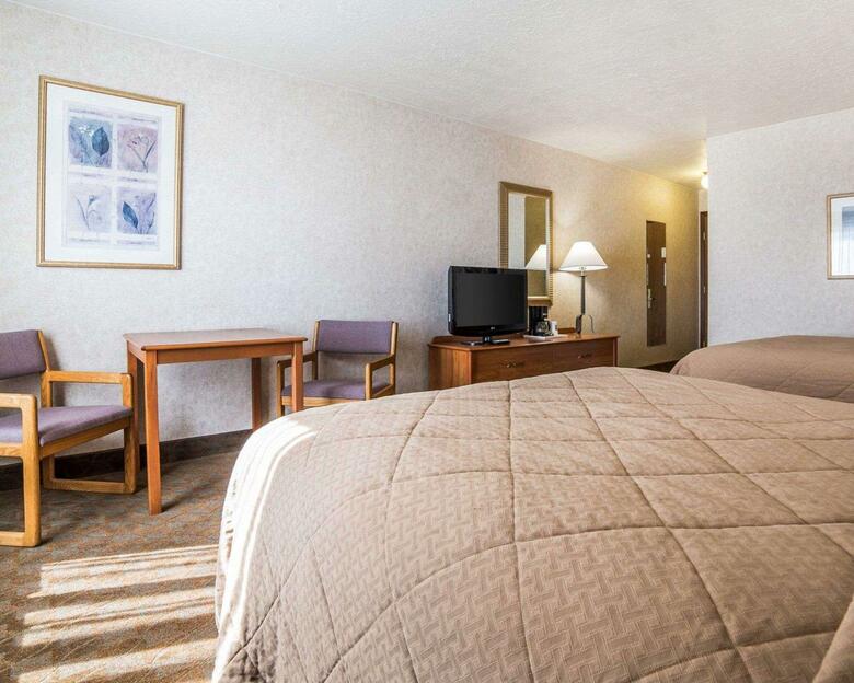 Hotel Quality Inn  Suites Brossard