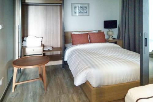 Apartamentos The Deck Patong By Favstay