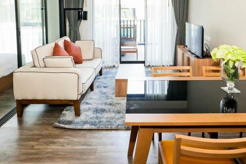 Apartamentos The Deck Patong By Favstay