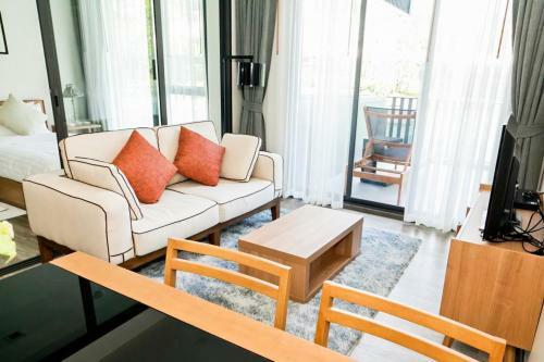 Apartamentos The Deck Patong By Favstay