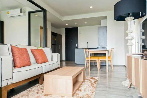 Apartamentos The Deck Patong By Favstay
