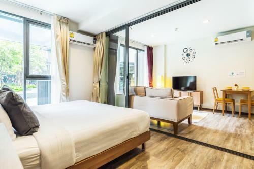 Apartamentos The Deck Patong By Favstay