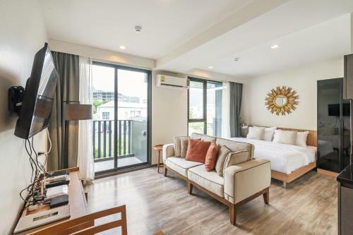 Apartamentos The Deck Patong By Favstay