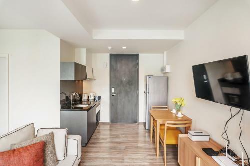 Apartamentos The Deck Patong By Favstay