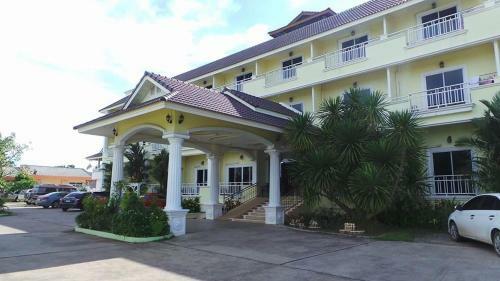 Hotel Monrawee Pavilion Resort