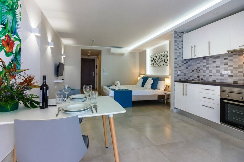 Klayman Diamond Aparthotel