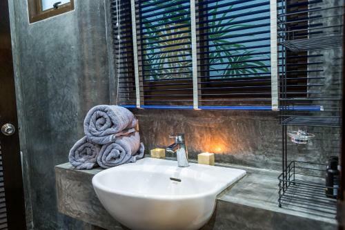 Tropical Balinese Style 3 Bedroom Villa With Pool