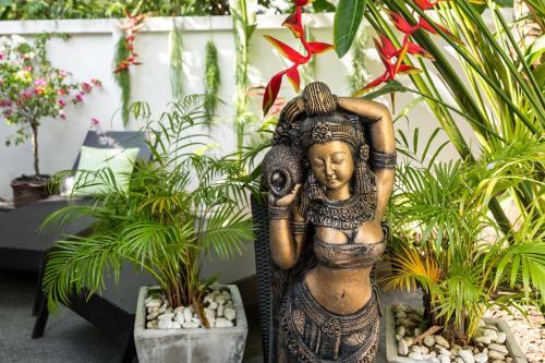 Tropical Balinese Style 3 Bedroom Villa With Pool
