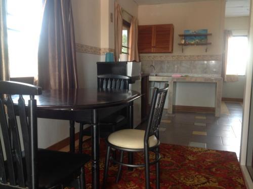 Hostal Ben & Lek Gay Friendly Guesthouse