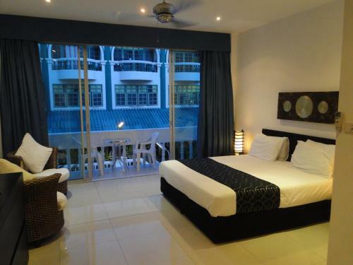 Hotel East Suites
