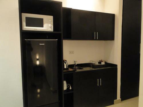 Hotel East Suites