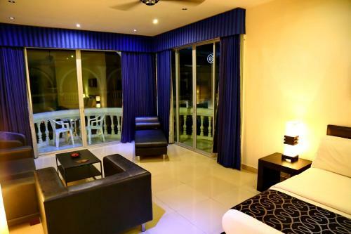 Hotel East Suites
