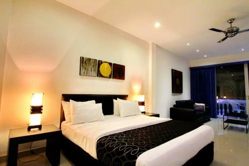 Hotel East Suites