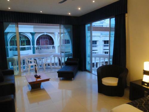 Hotel East Suites