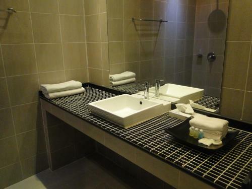 Hotel East Suites