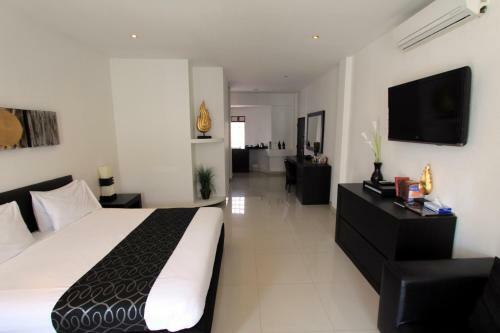 Hotel East Suites