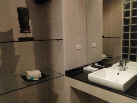Hotel East Suites