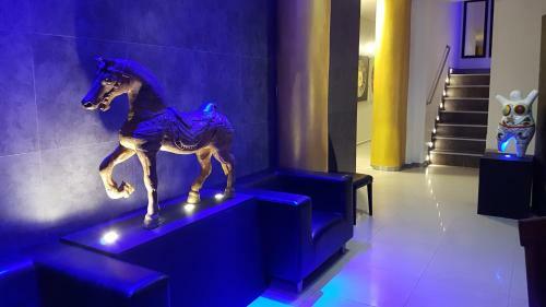 Hotel East Suites