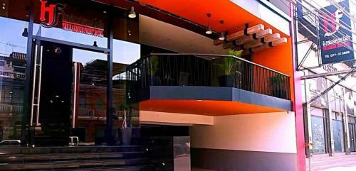 The Harbour Front Hotel