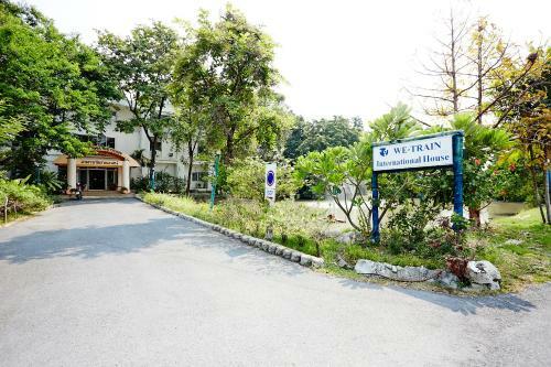 We Train Hotel Don Muang