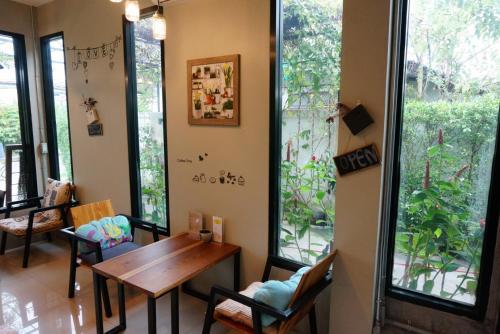 Hostal The Rhea