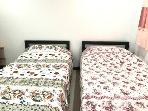 Hostal Somjit Place