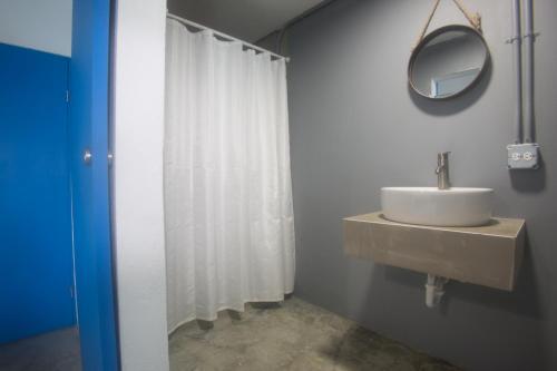 Nomada Urban Beach Hostel