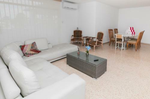 Hostal Cacique 2260