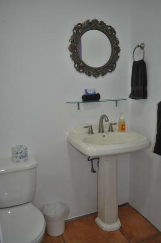 Hostal Isla Hermosa Guesthouse