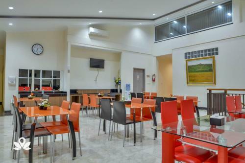 Hostal Zen Rooms Near Istana Plaza