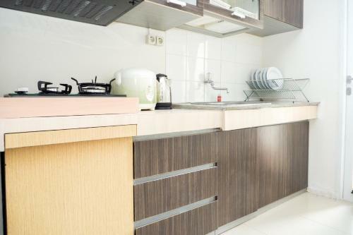 Comfortable 2br Parahyangan Residence Apartment By Travelio
