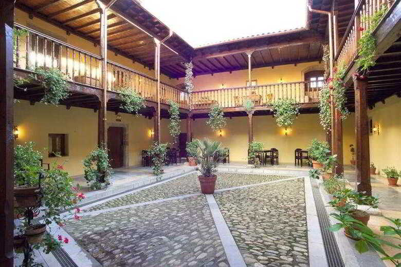 Hotel Castillo Vald�s Salas