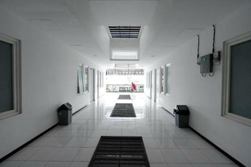 Hostal Reddoorz Near Plaza Simpang Lima