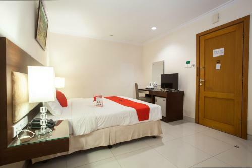 Hotel Reddoorz Premium @ Raya Nginden